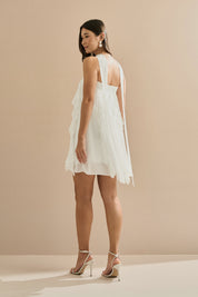Vestido Curto em Chiffon com Babados em Cascata e Decote Reto com Echarpe - Alma Off White