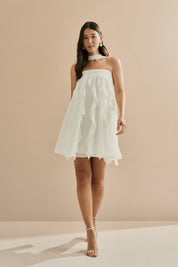 Vestido Curto em Chiffon com Babados em Cascata e Decote Reto com Echarpe - Alma Off White