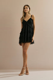 Vestido Curto em Tule com Decote V, Babados e Alças com Detalhe em Renda - Duna Preto