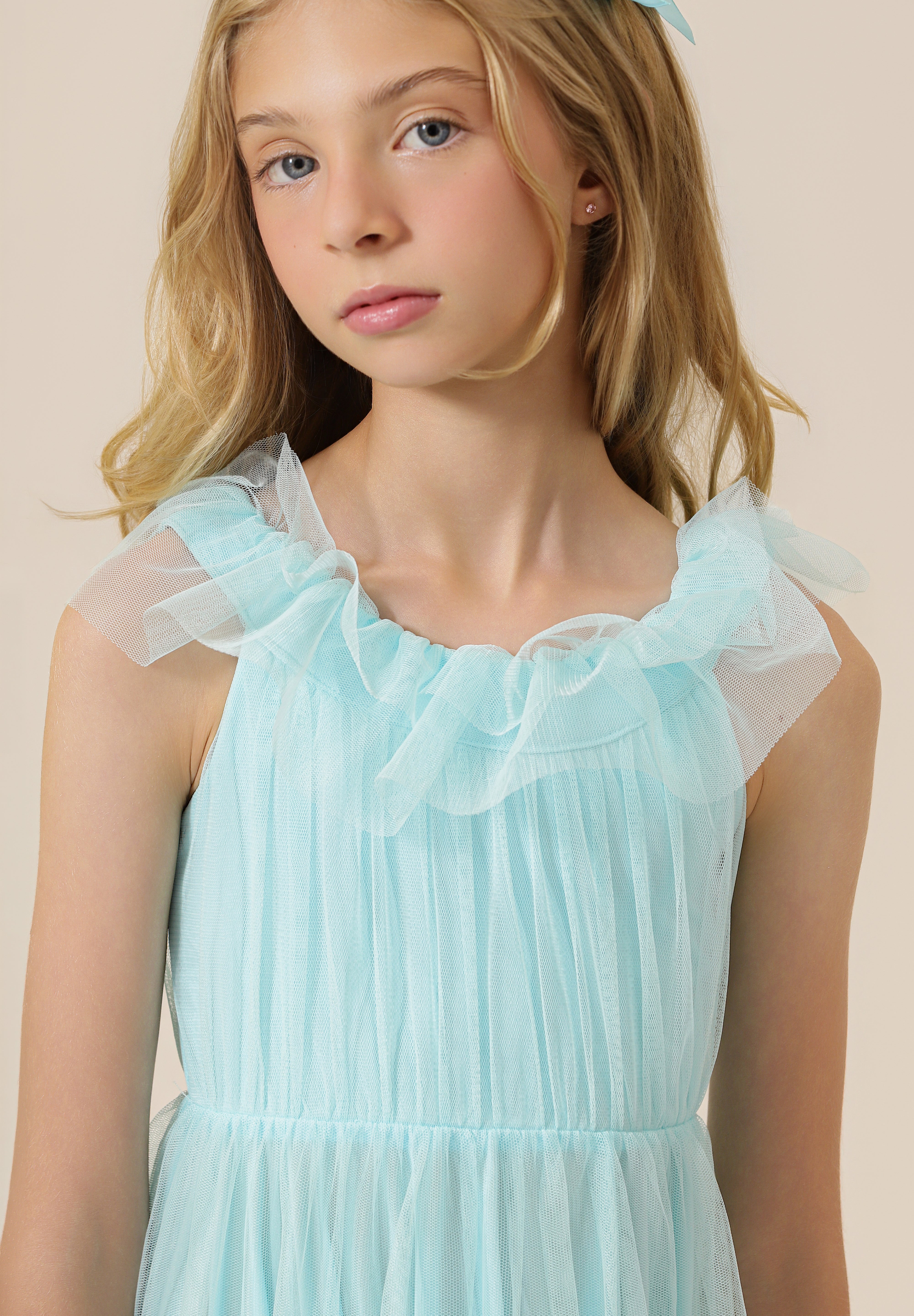 Vestido Infantil em Tule com Babados na Gola e Saia Volumosa em Camadas - Jardim Azul Claro