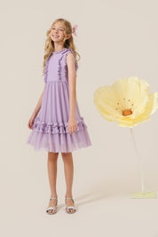 Vestido Infantil em Tule com Detalhes em Babados no Corpo e na Saia - Flor Lilás