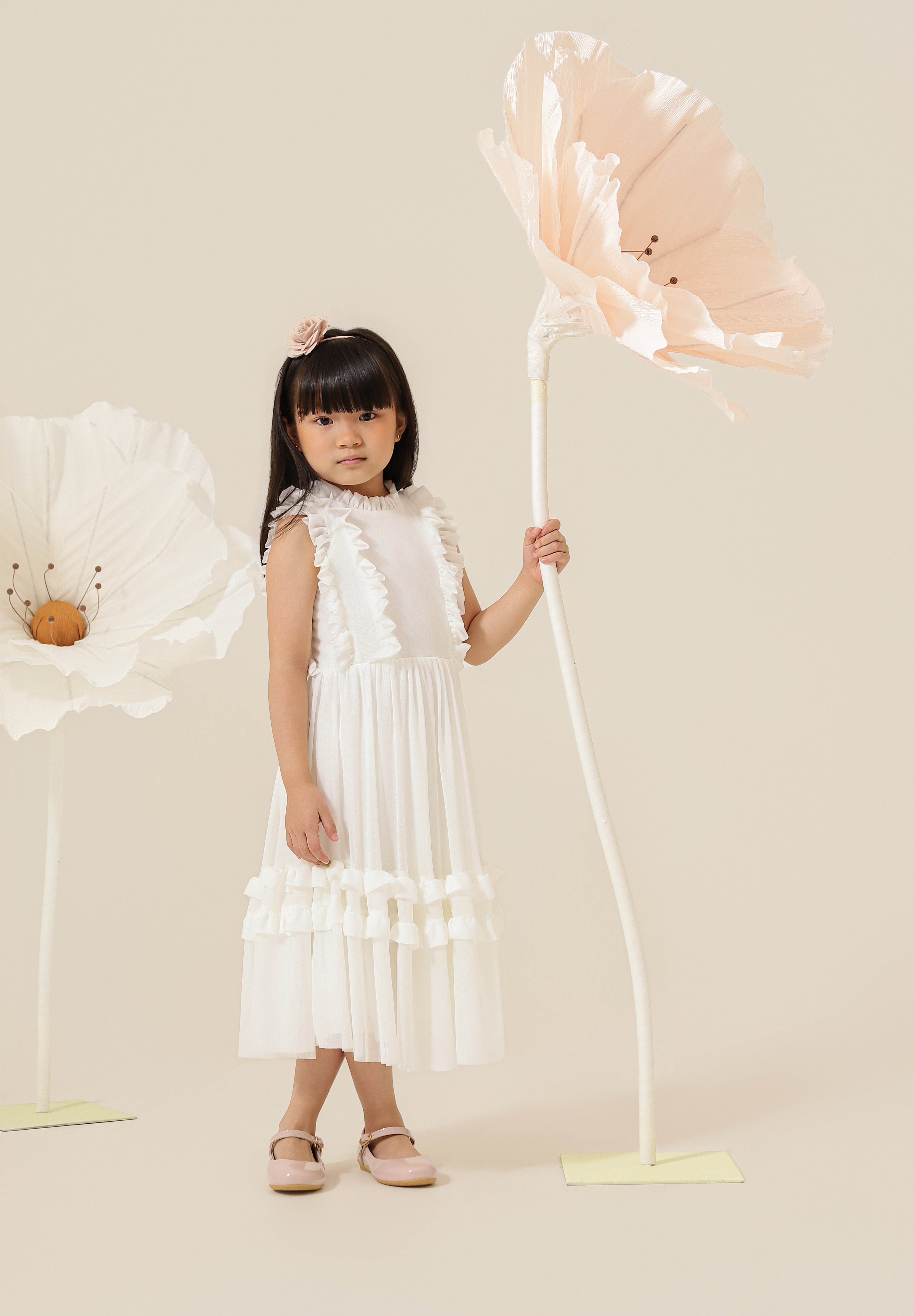 Vestido Infantil em Tule com Detalhes em Babados no Corpo e na Saia - Flor Off White