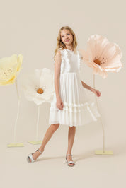 Vestido Infantil em Tule com Detalhes em Babados no Corpo e na Saia - Flor Off White