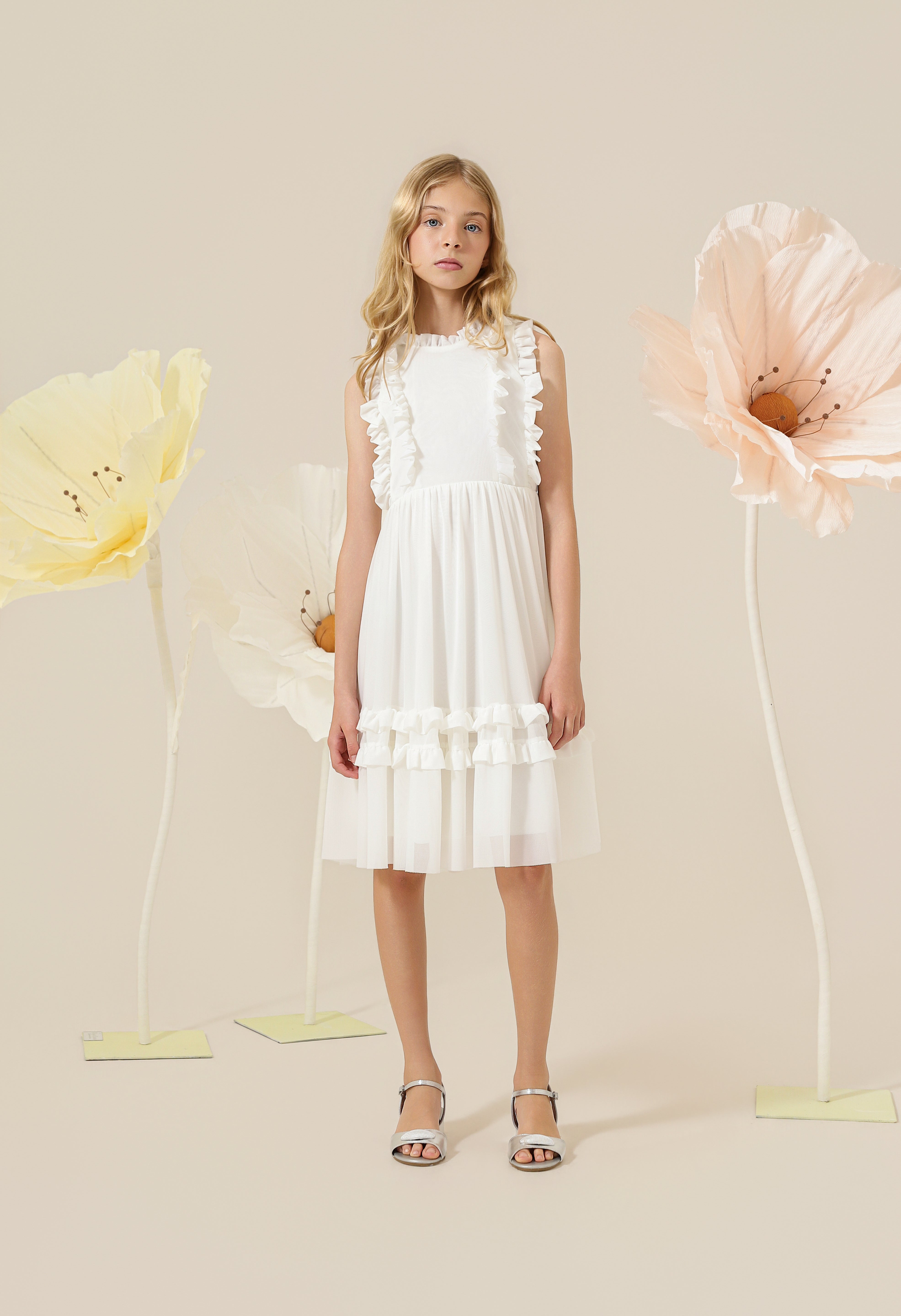 Vestido Infantil em Tule com Detalhes em Babados no Corpo e na Saia - Flor Off White