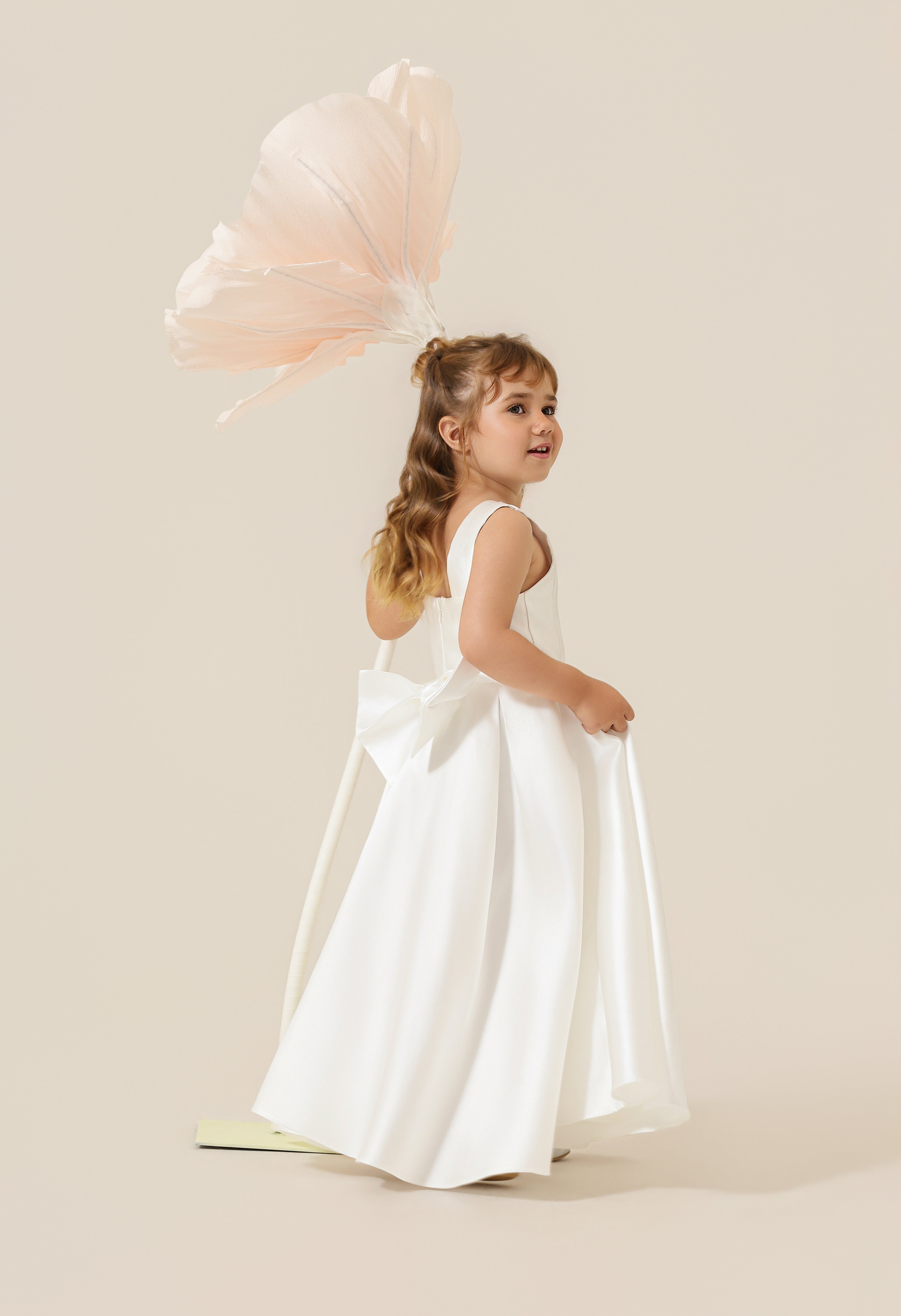 Vestido Infantil em Zibeline com Decote Canoa, Saia Ampla com Pregas e Laço Removível - Encanto Off White