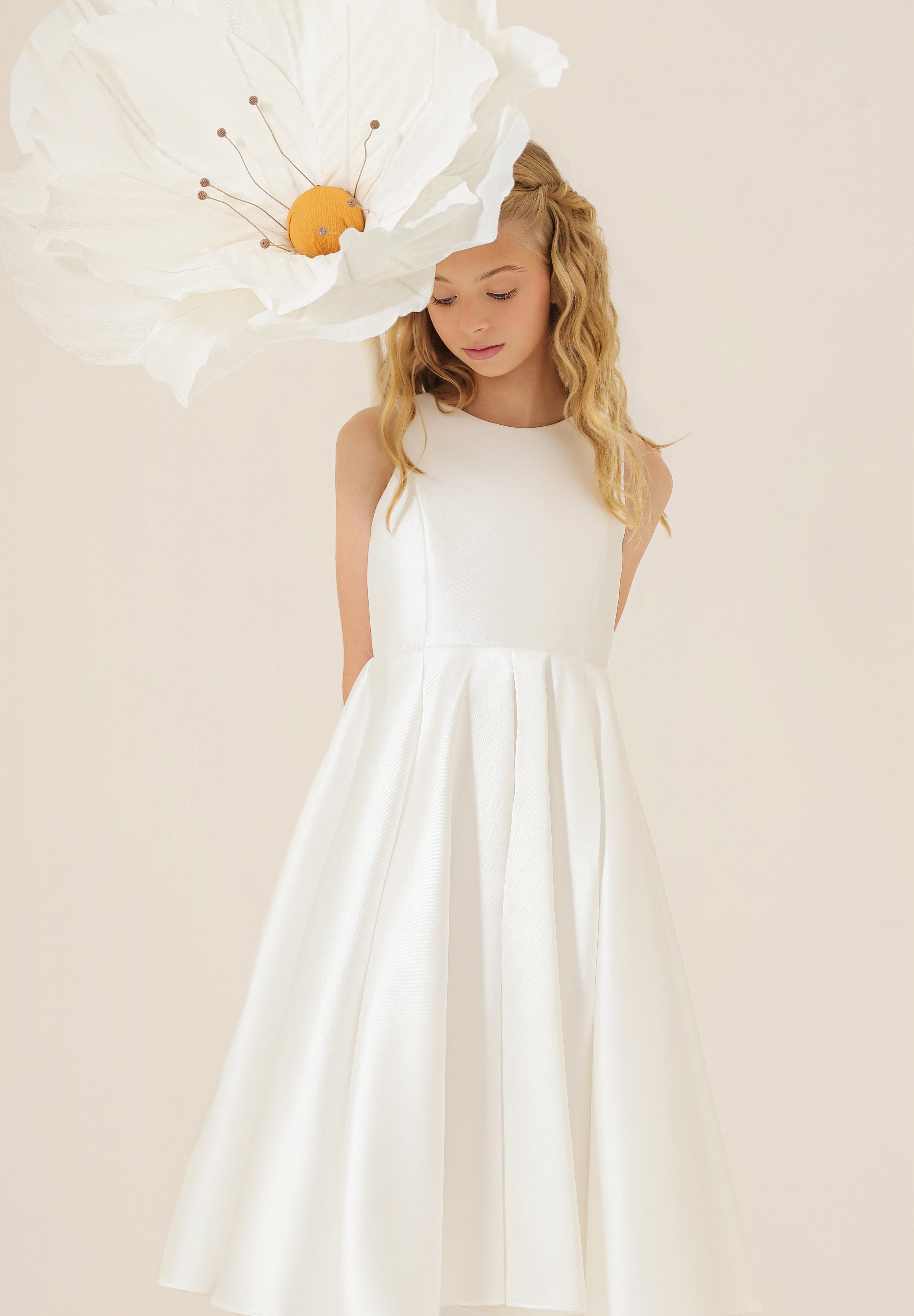 Vestido Infantil em Zibeline com Decote Canoa, Saia Ampla com Pregas e Laço Removível - Encanto Off White