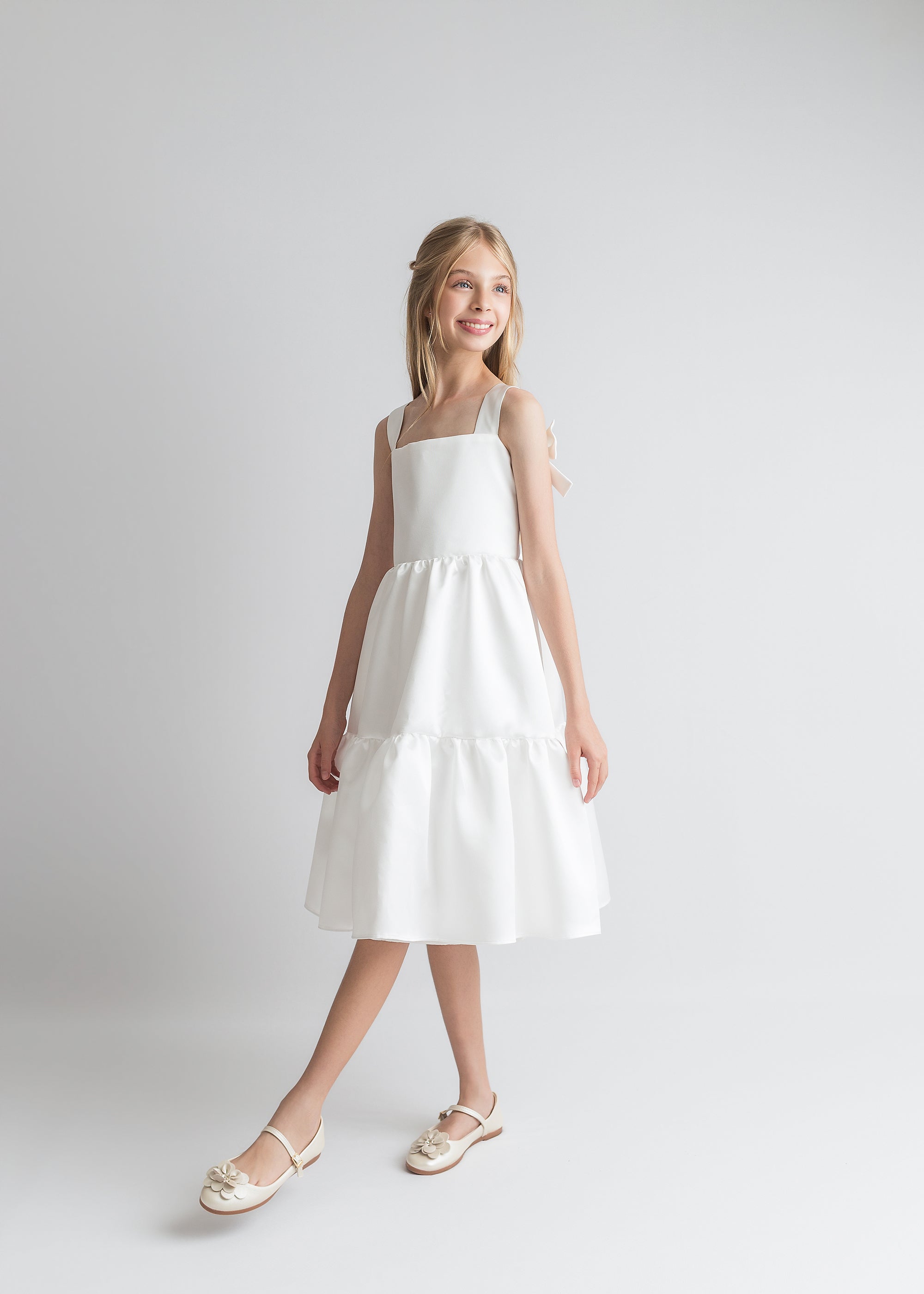Vestido_Infantil_em_Zibeline_com_Saia_Rodada_e_Lacos_nas_Alcas_Nina_Off_White1.jpg