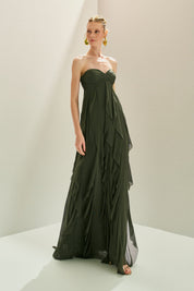 Vestido Longo em Tule com Decote Coração Sem Alças, Busto Franzido e Saia com Babados em Cascata - Ava Verde Oliva