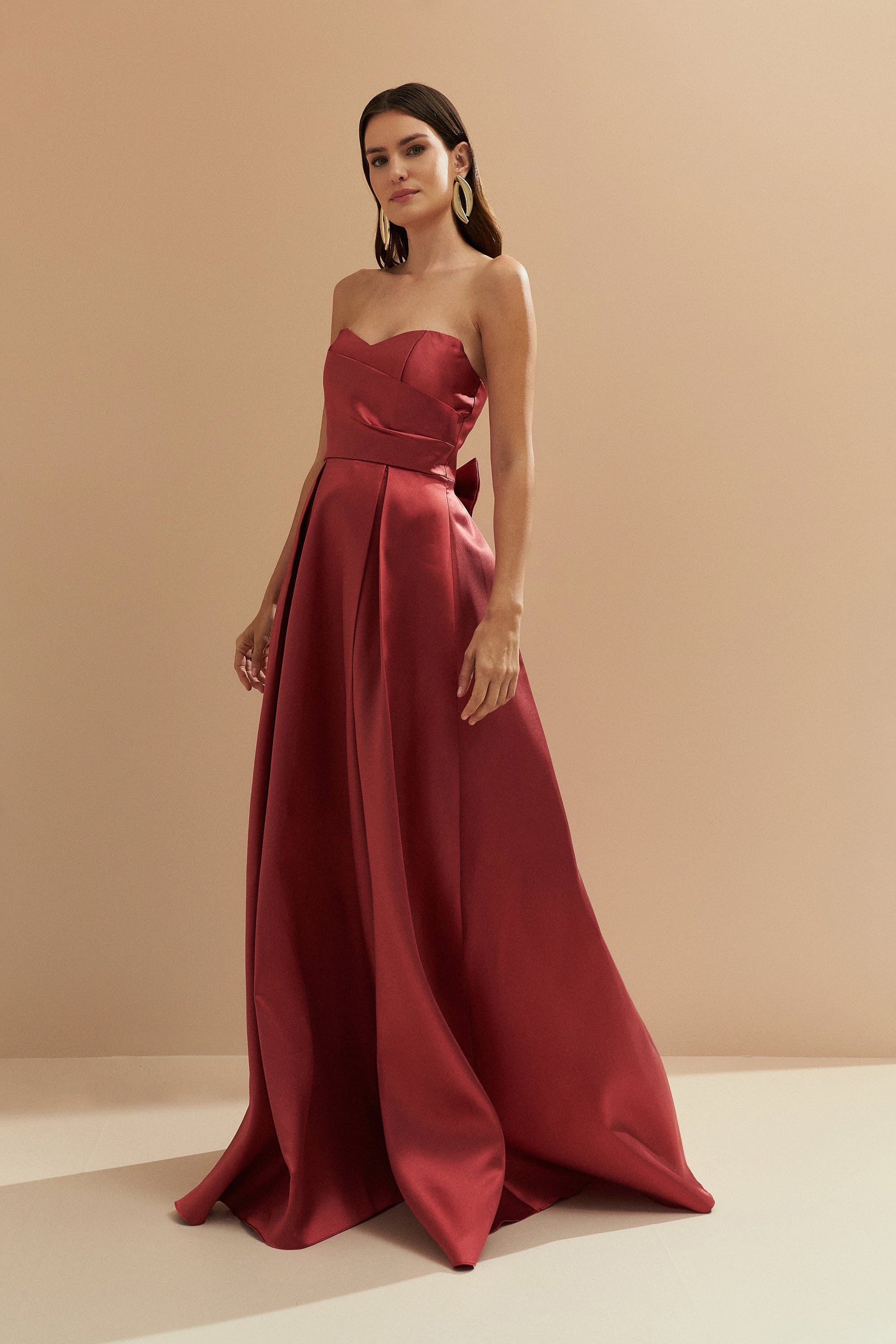 Vestido Longo com Decote Semi Coração, Alça Removível e Pregas na Saia e Busto - Santorini Canela