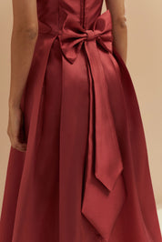 Vestido Longo com Decote Semi Coração, Alça Removível e Pregas na Saia e Busto - Santorini Canela