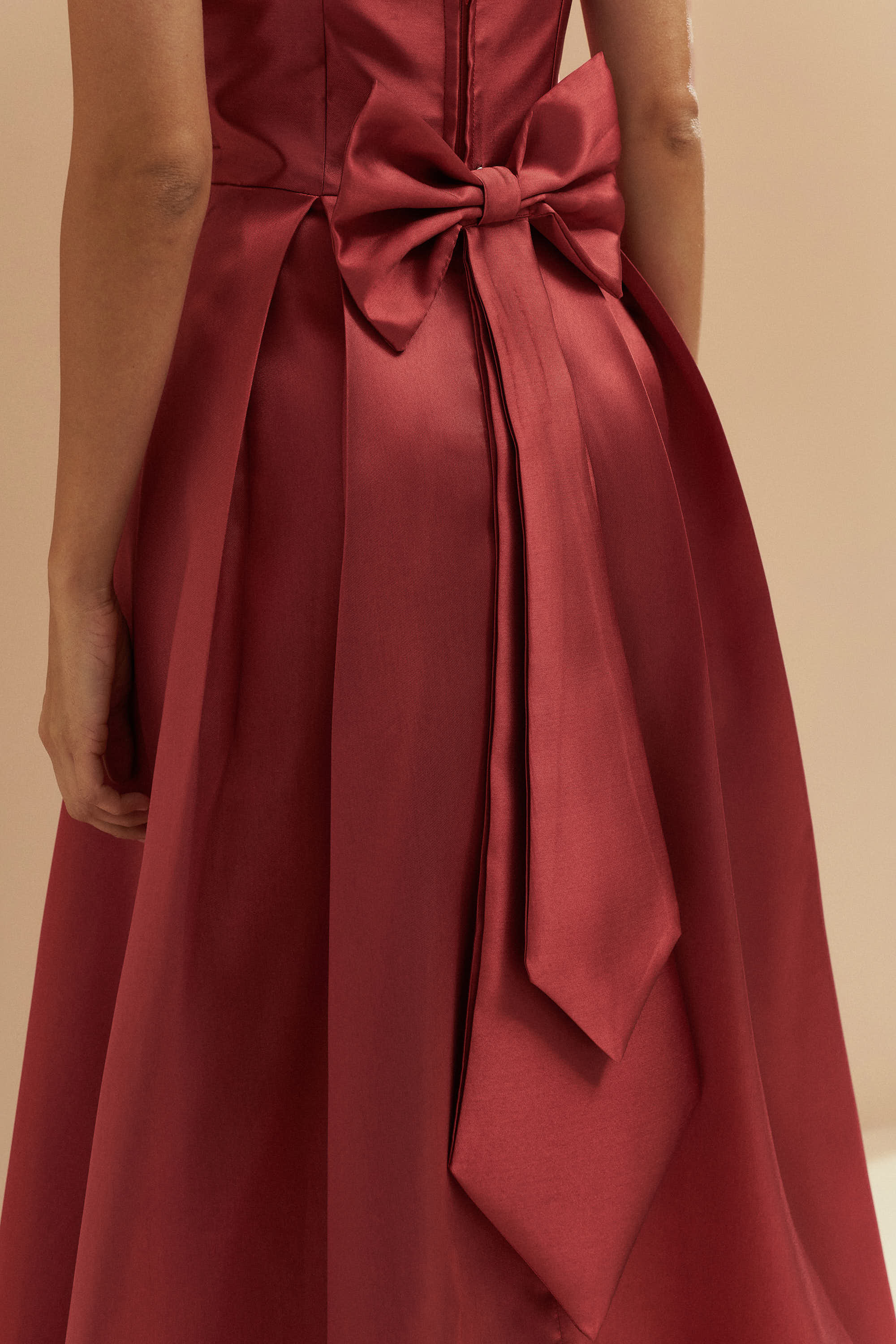 Vestido Longo com Decote Semi Coração, Alça Removível e Pregas na Saia e Busto - Santorini Canela