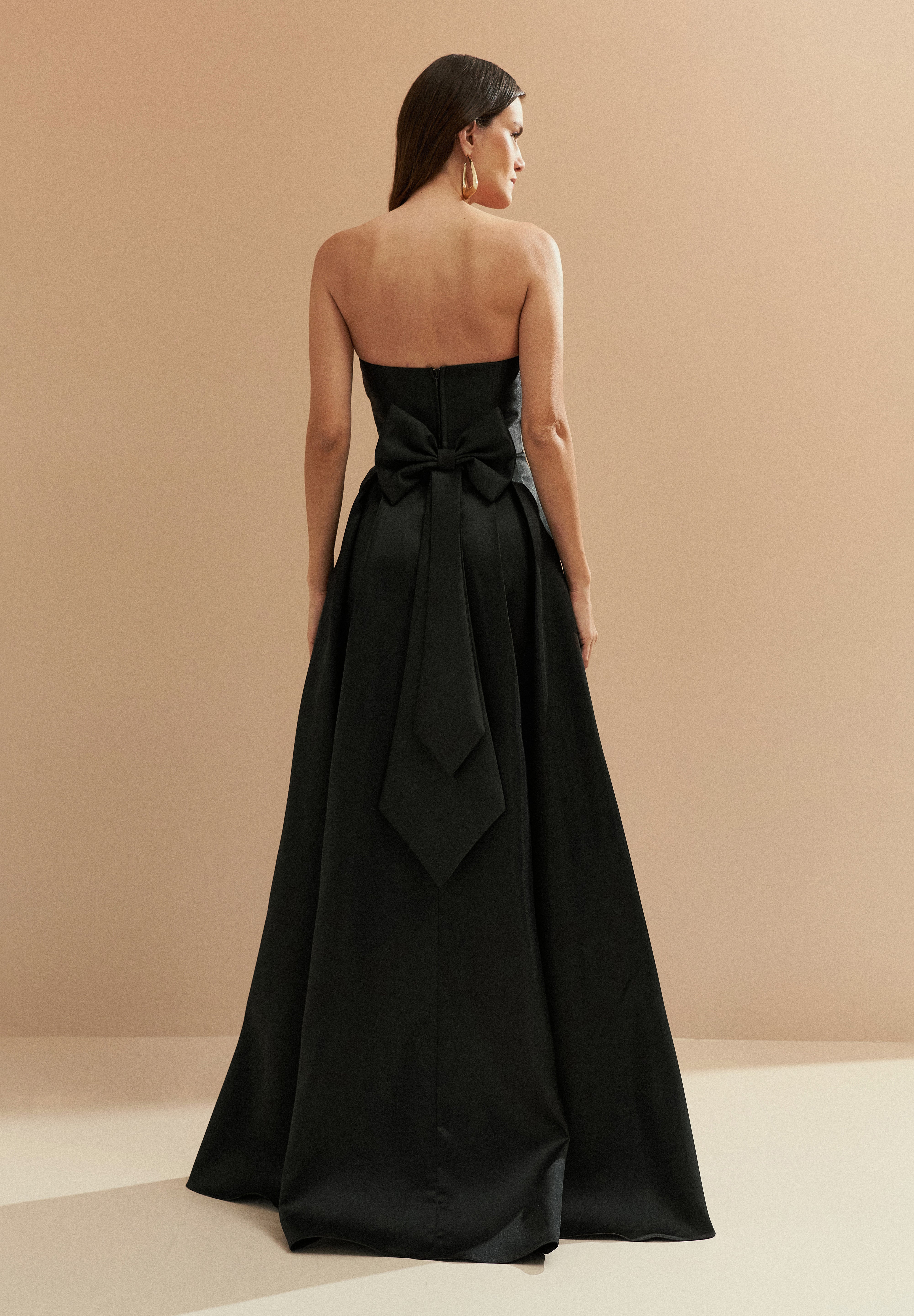 Vestido Longo com Decote Semi Coração, Alça Removível e Pregas na Saia e Busto - Santorini Preto