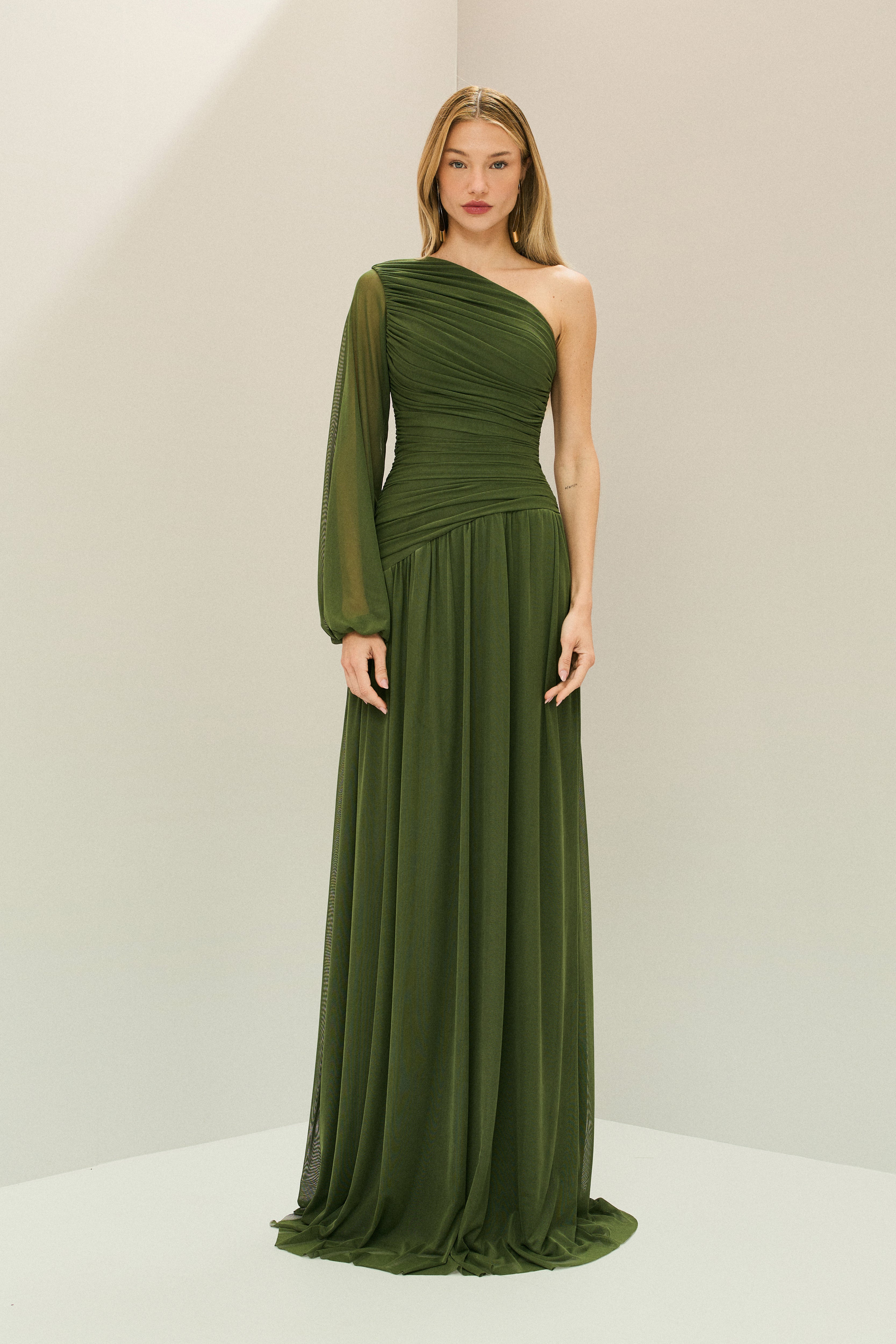 Vestido Longo com Decote de Ombro Único, Manga Longa e Franzidos - Adana Verde Oliva Claro