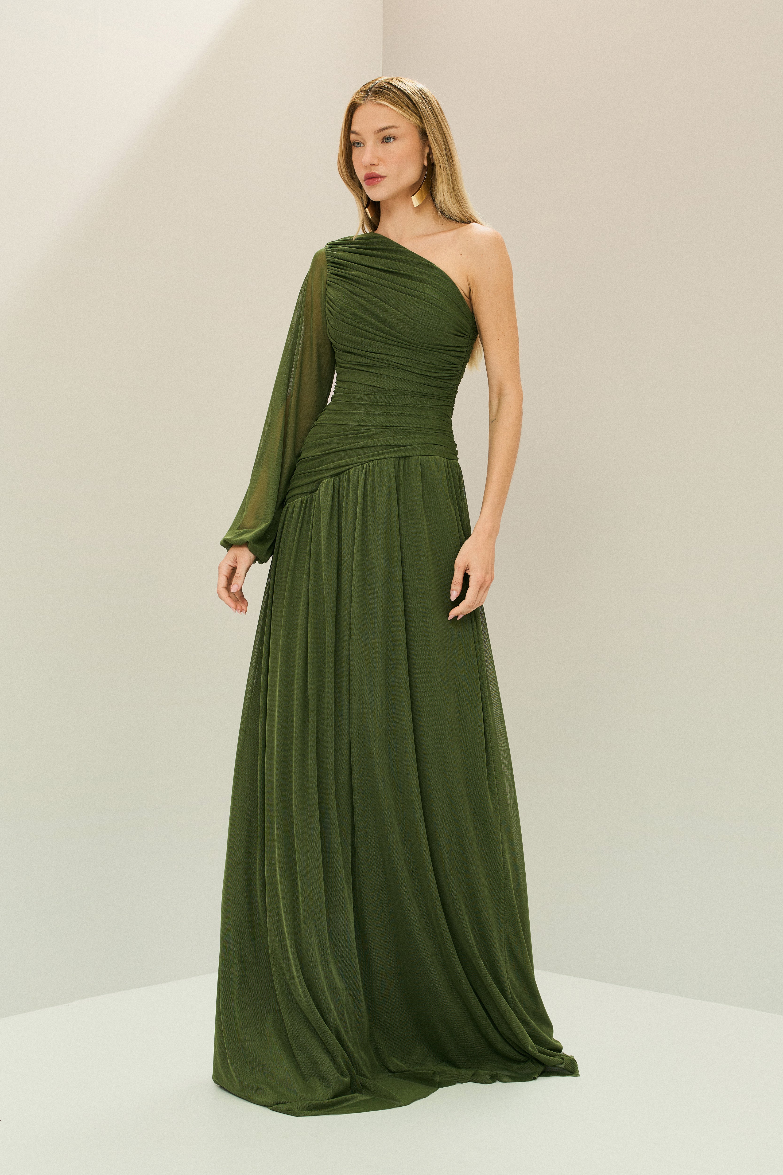 Vestido Longo com Decote de Ombro Único, Manga Longa e Franzidos - Adana Verde Oliva Claro