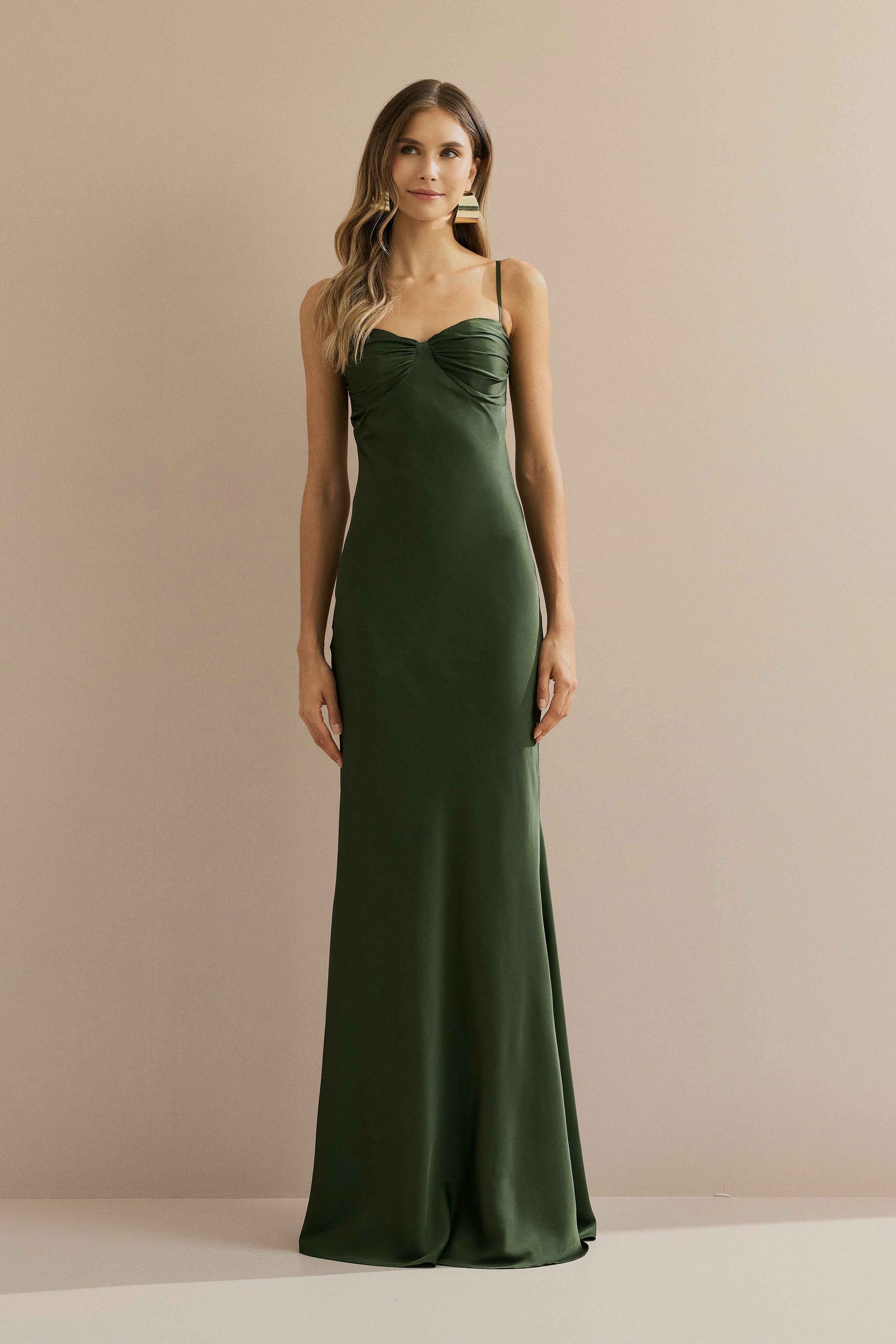 Vestido_Longo_de_Cetim_com_Decote_Coracao_Franzido_Croacia_Oliva5.jpg