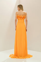 Vestido Longo de Chiffon Sem Alça, com Babados Plissados no Busto, Cintura Marcada e Saia Plissada - Âmbar Amarelo Manga