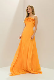 Vestido Longo de Chiffon Sem Alça, com Babados Plissados no Busto, Cintura Marcada e Saia Plissada - Âmbar Amarelo Manga
