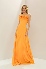 Vestido Longo de Chiffon Sem Alça, com Babados Plissados no Busto, Cintura Marcada e Saia Plissada - Âmbar Amarelo Manga