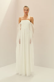 Vestido Longo de Chiffon com Mangas Longas, Decote Reto, Saia Ampla e Cinto Bordado - Gâmbia Off White
