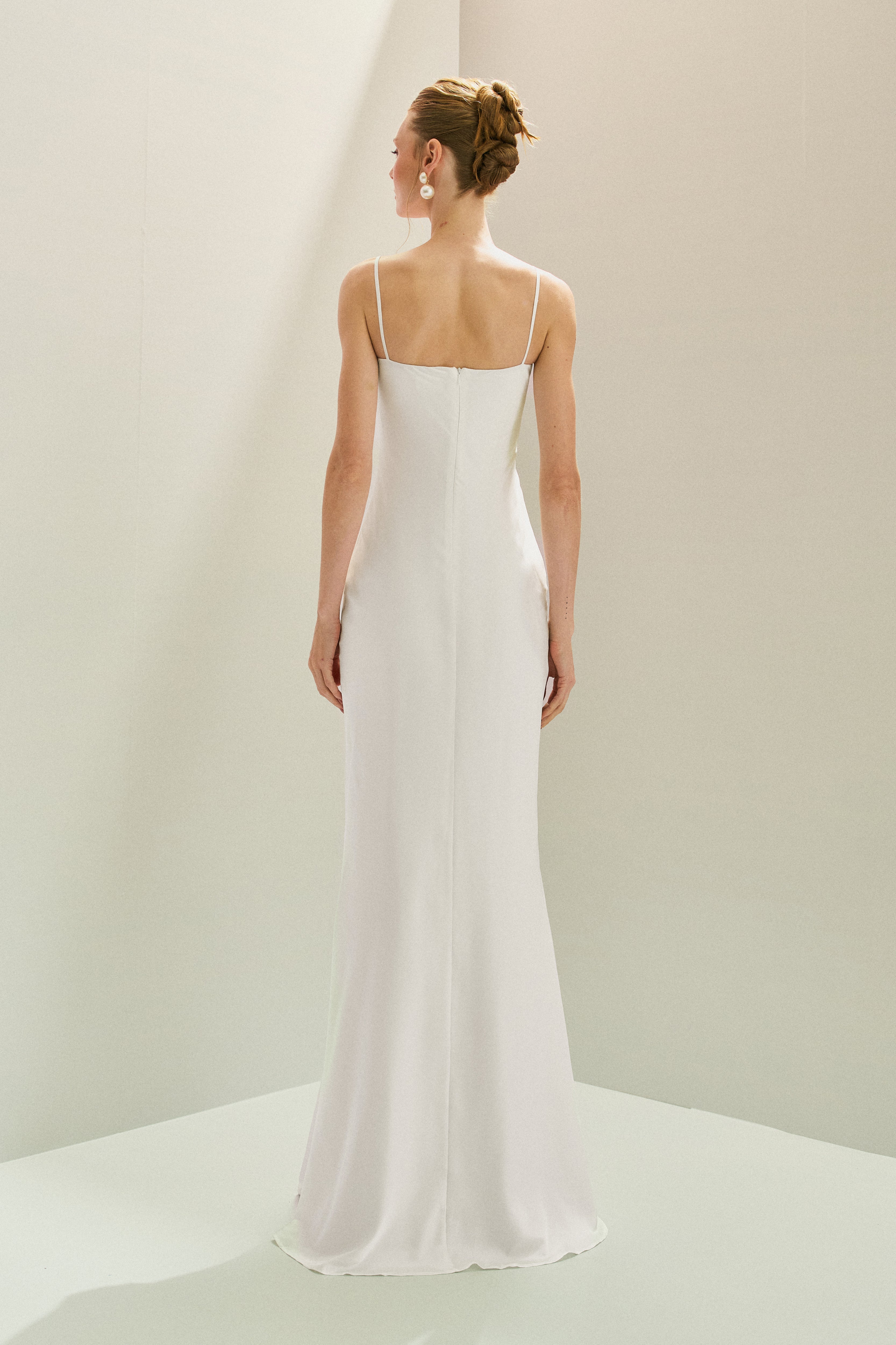 Vestido Longo em Cetim com Decote Coração, Busto Franzido e Alças Finas - Croácia Off White