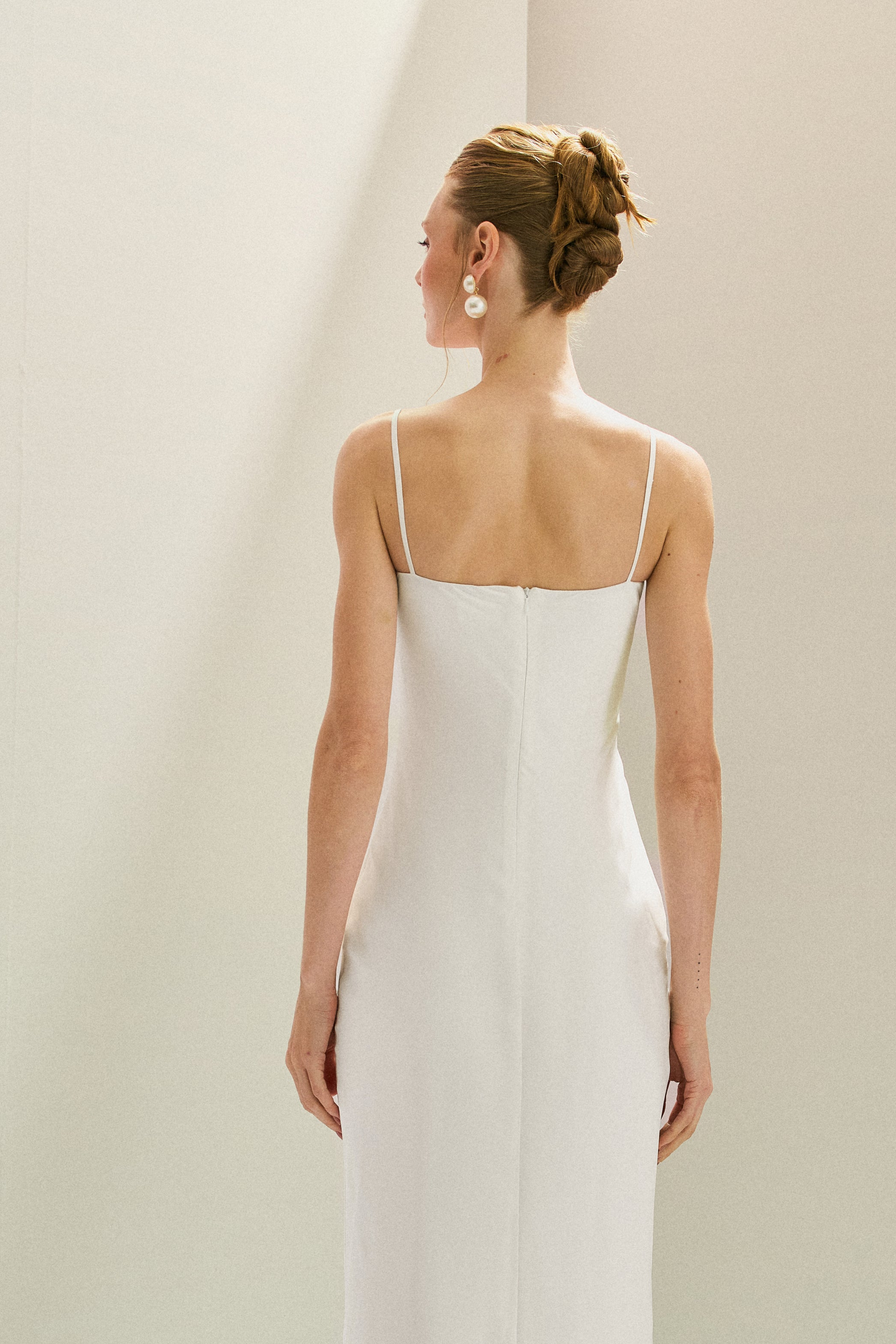 Vestido Longo em Cetim com Decote Coração, Busto Franzido e Alças Finas - Croácia Off White
