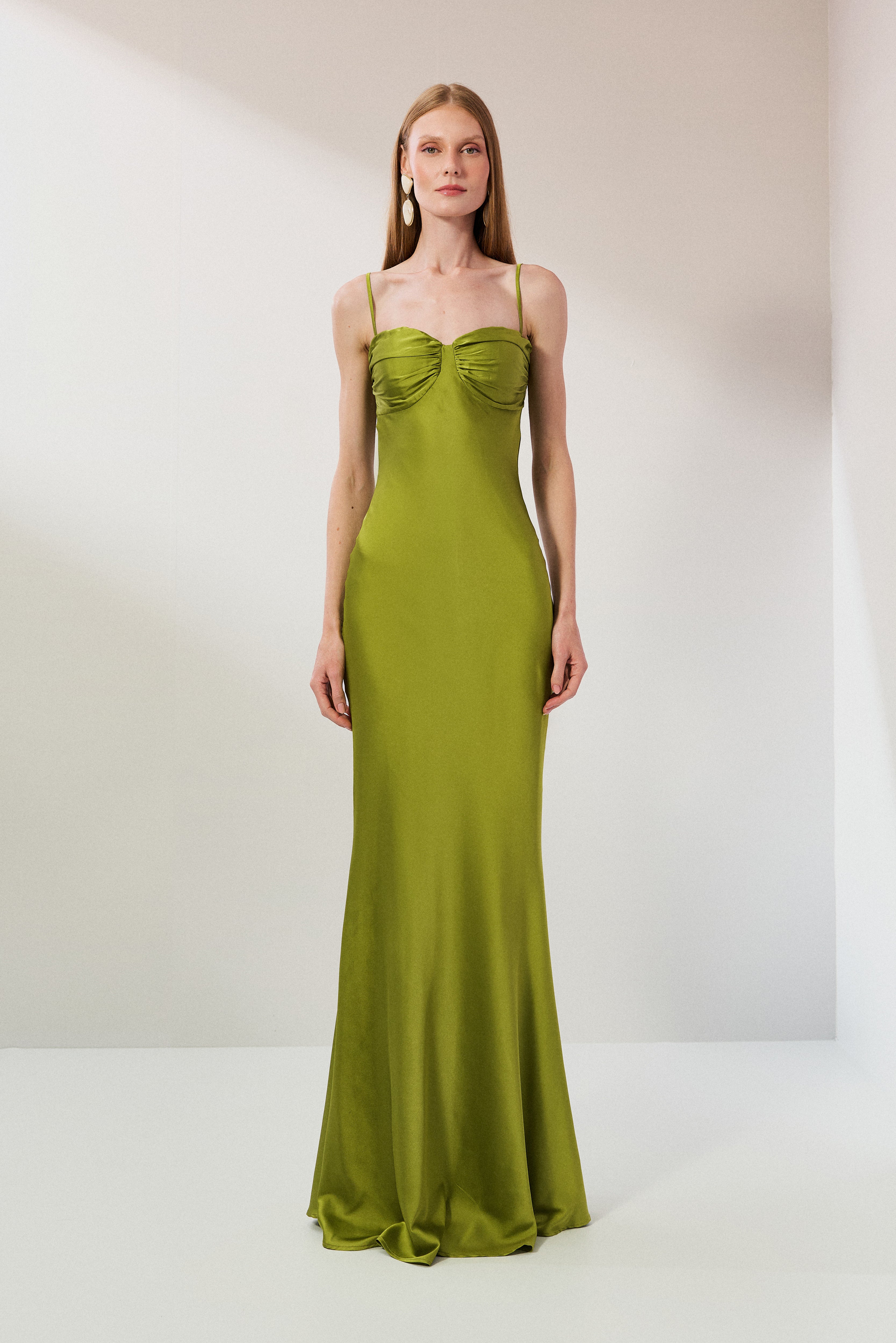 Vestido_Longo_em_Cetim_com_Decote_Coracao_Busto_Franzido_e_Alcas_Finas_Croacia_Verde_Claro_Pistache1.jpg