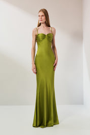 Vestido Longo em Cetim com Decote Coração, Busto Franzido e Alças Finas - Croácia Verde Claro Pistache