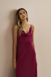 Vestido Longo em Cetim com Decote Degagê com Alças Finas e Amarração nas Costas - Líbano Fúcsia