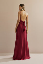 Vestido Longo em Cetim com Decote Degagê com Alças Finas e Amarração nas Costas - Líbano Vermelho Escuro