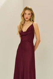 Vestido Longo em Cetim com Decote Degagê com Alças Finas e Amarração nas Costas - Líbano Marsala