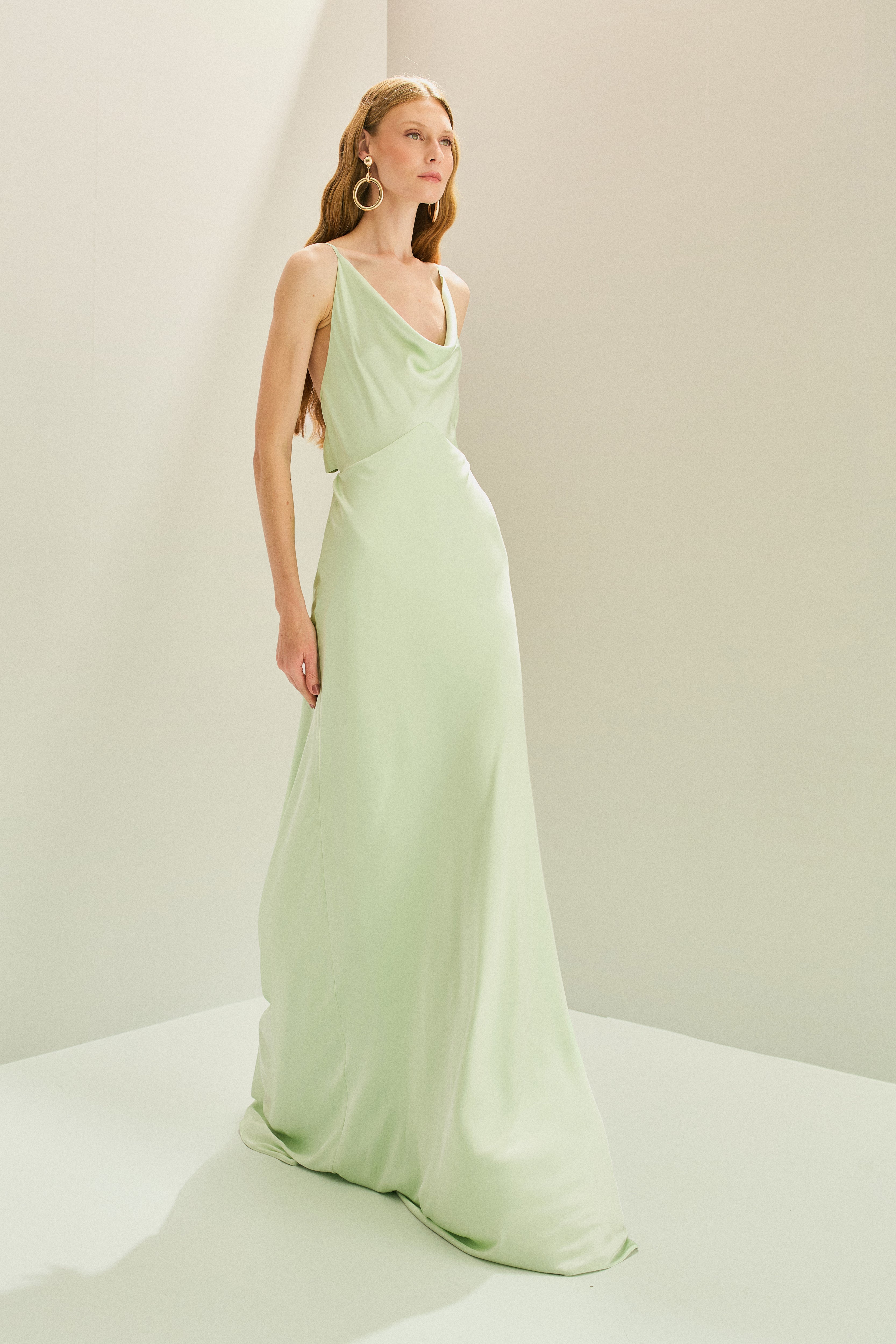 Vestido Longo em Cetim com Decote Degagê com Alças Finas e Amarração nas Costas - Líbano Verde Menta