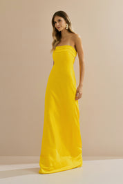 Vestido Longo em Cetim com Decote Reto, Pala Dupla e Decote Degagê nas Costas - Marbella Amarelo