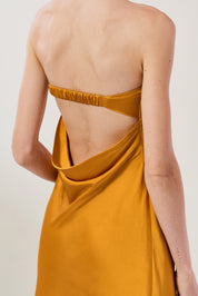 Vestido Longo em Cetim com Decote Reto, Pala Dupla e Decote Degagê nas Costas - Marbella Amarelo Mostarda
