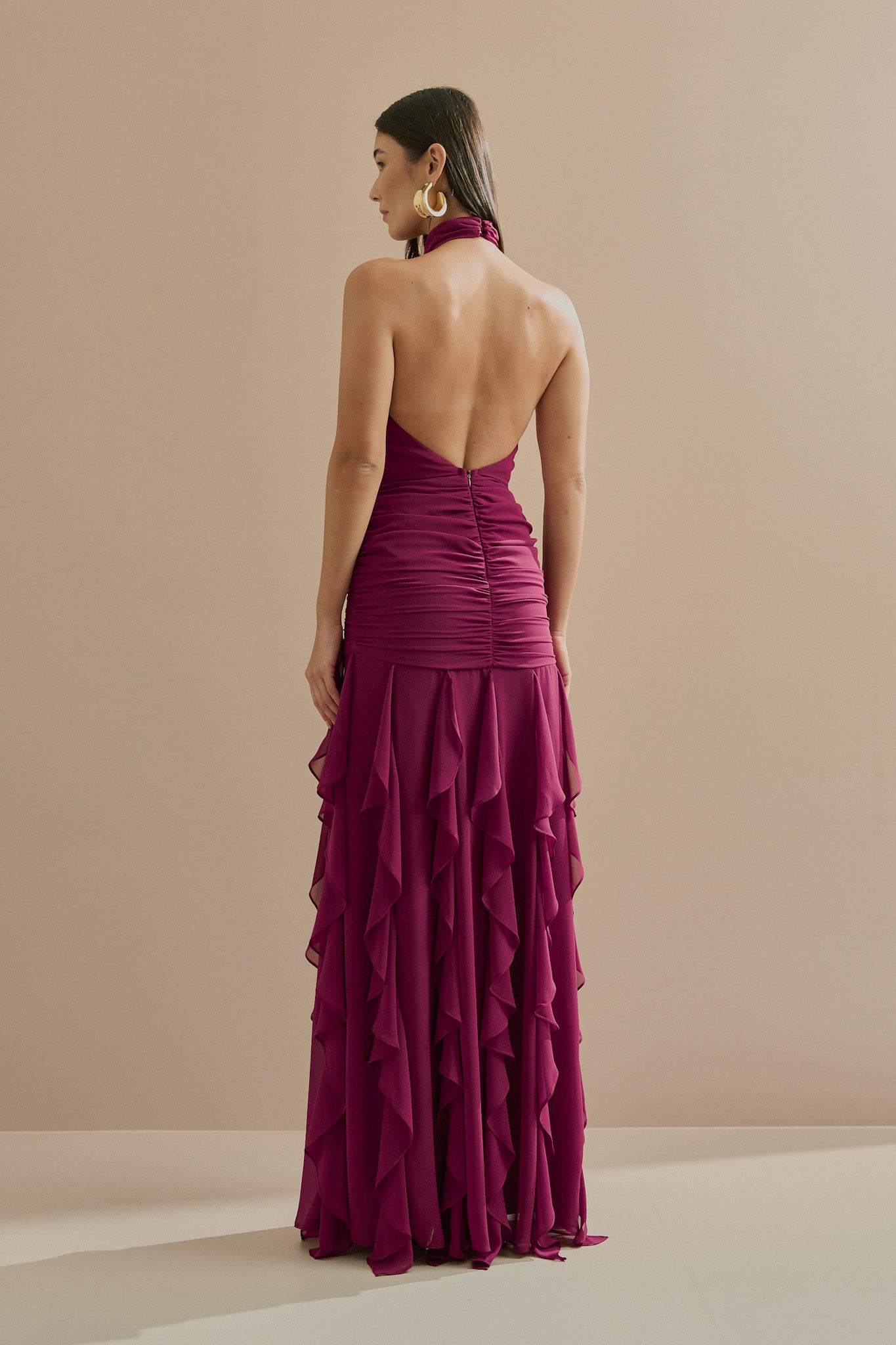 Vestido Longo em Chiffon Frente Única com Drapeado na Cintura e Babados em Cascata - Pienza Fúcsia