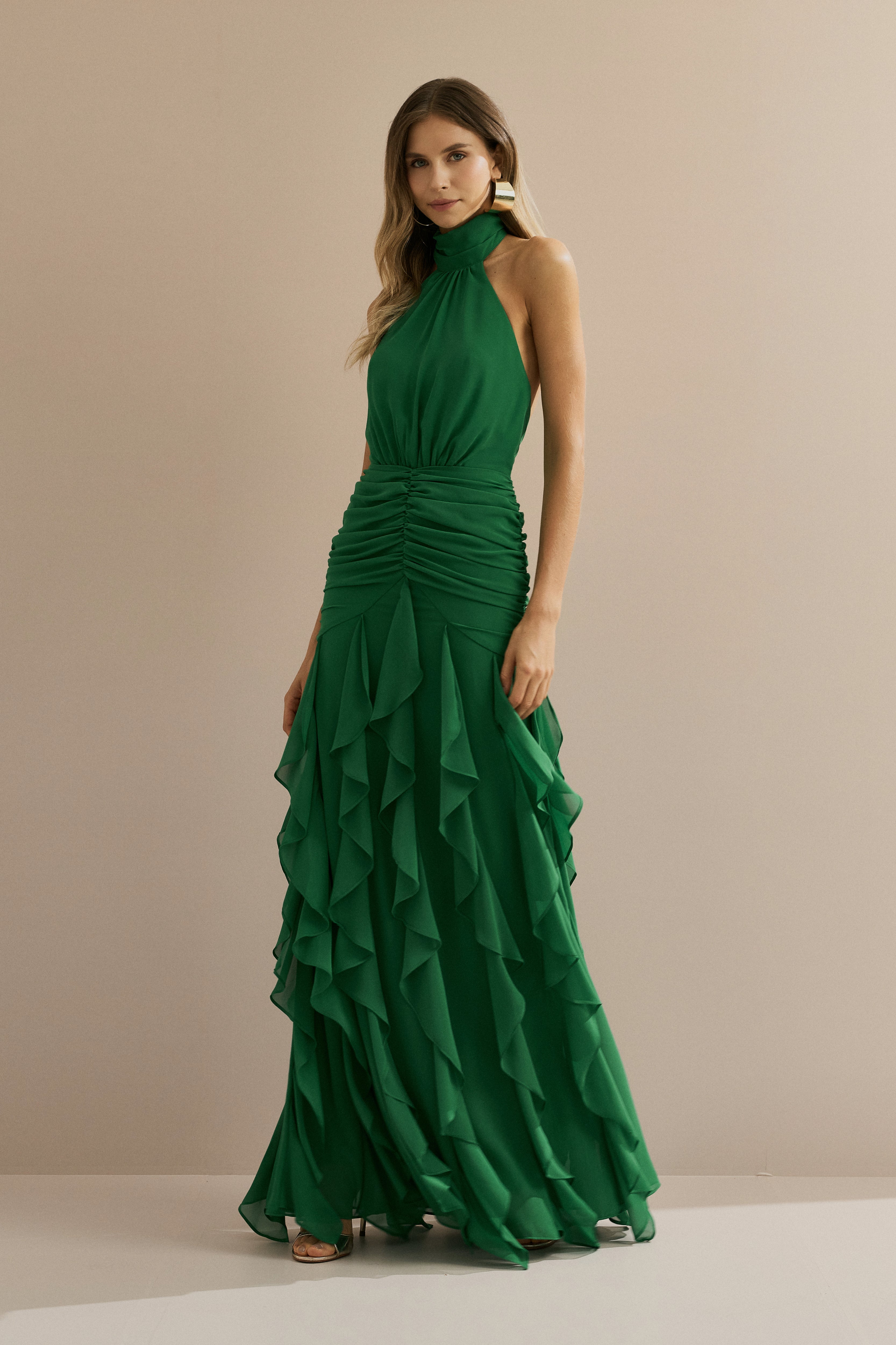 Vestido Longo em Chiffon Frente Única com Drapeado na Cintura e Babados em Cascata - Pienza Verde Bandeira