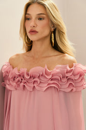 Vestido Longo em Chiffon Ombro a Ombro com Babados Plissados e Capa Fluida - Porto Rico Rosa Claro