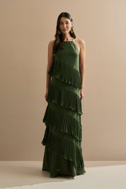 Vestido Longo em Chiffon com Decote Americano e Recortes em Camadas Plissadas Assimétricas - Sacramento Verde Oliva