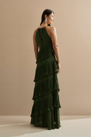 Vestido Longo em Chiffon com Decote Americano e Recortes em Camadas Plissadas Assimétricas - Sacramento Verde Oliva