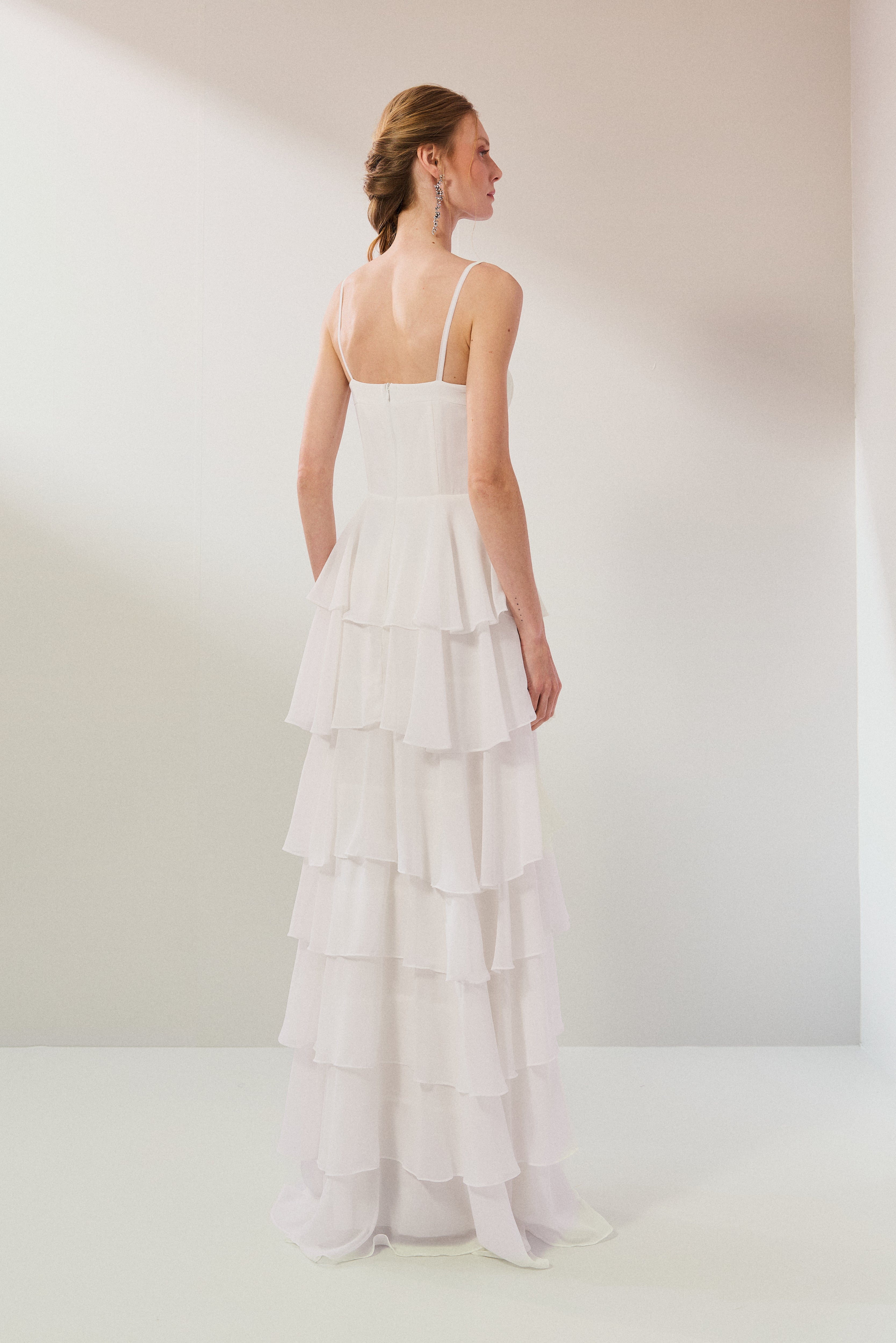 Vestido Longo em Chiffon com Decote Coração, Alças Finas e Saia em Babados - Indonésia Off White