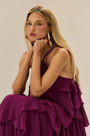Vestido Longo em Chiffon com Decote Halter, Flor Removível, Babados em Camadas e Costas Abertas - Atacama Fúcsia