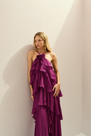 Vestido Longo em Chiffon com Decote Halter, Flor Removível, Babados em Camadas e Costas Abertas - Atacama Fúcsia