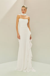 Vestido Longo em Chiffon com Decote Levemente V Sem Alças, Saia Sereia com Babados Laterais em Cascata e Echarpe - Velora Off White