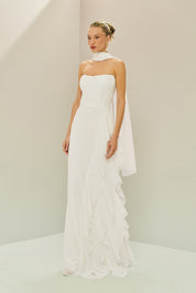 Vestido Longo em Chiffon com Decote Levemente V Sem Alças, Saia Sereia com Babados Laterais em Cascata e Echarpe - Velora Off White