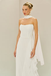 Vestido Longo em Chiffon com Decote Levemente V Sem Alças, Saia Sereia com Babados Laterais em Cascata e Echarpe - Velora Off White