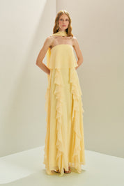 Vestido Longo em Chiffon com Decote Reto, Babados na Saia e Echarpe - Catalunha Amarelo Manteiga
