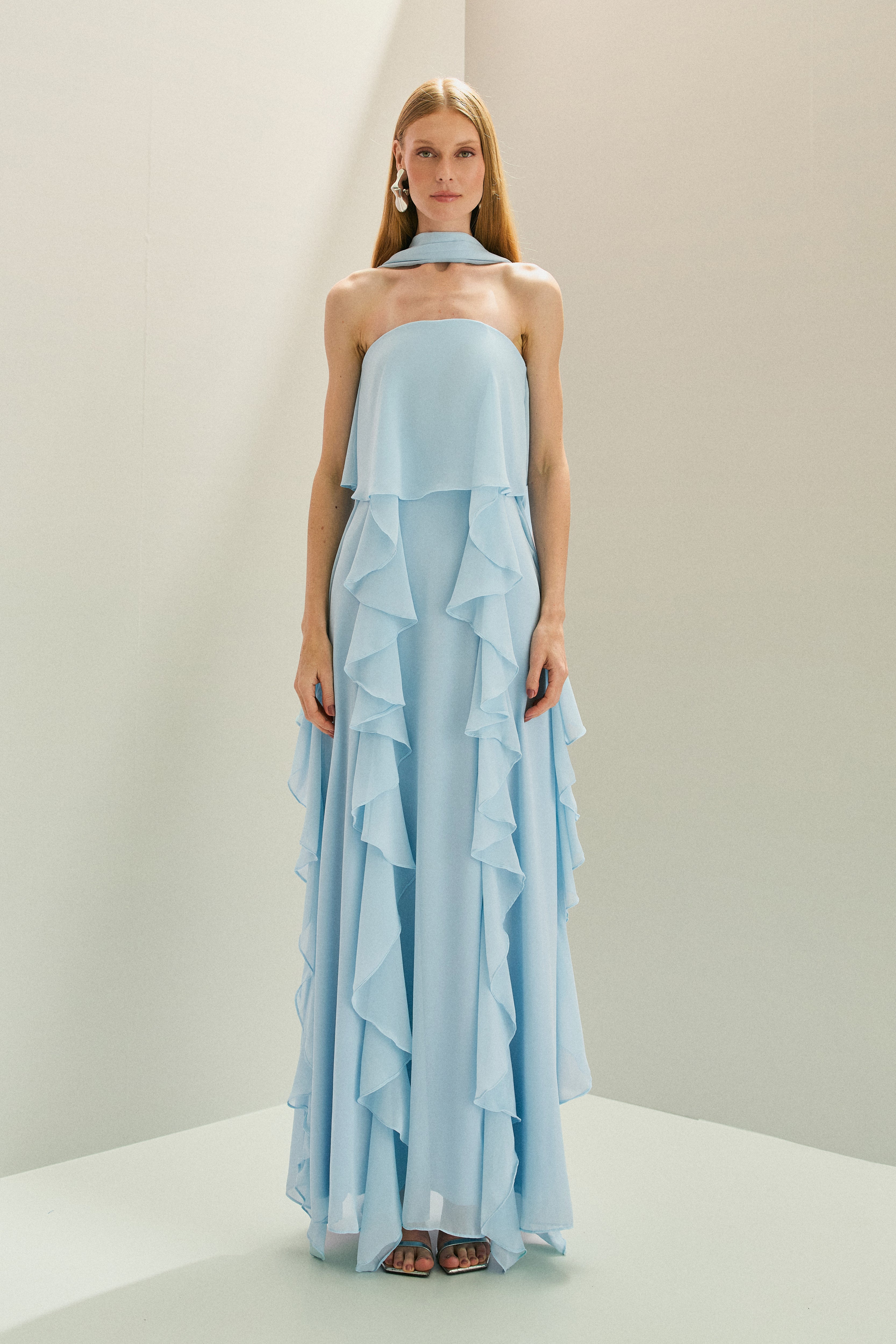 Vestido_Longo_em_Chiffon_com_Decote_Reto_Babados_na_Saia_e_Echarpe_Catalunha_Azul_Serenity5.jpg