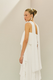Vestido Longo em Chiffon com Decote Reto, Babados na Saia e Echarpe - Catalunha Off White