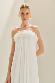 Vestido Longo em Chiffon com Decote Reto Sem Alças, Babados no Busto e Cauda Frontal - Armênia Off White