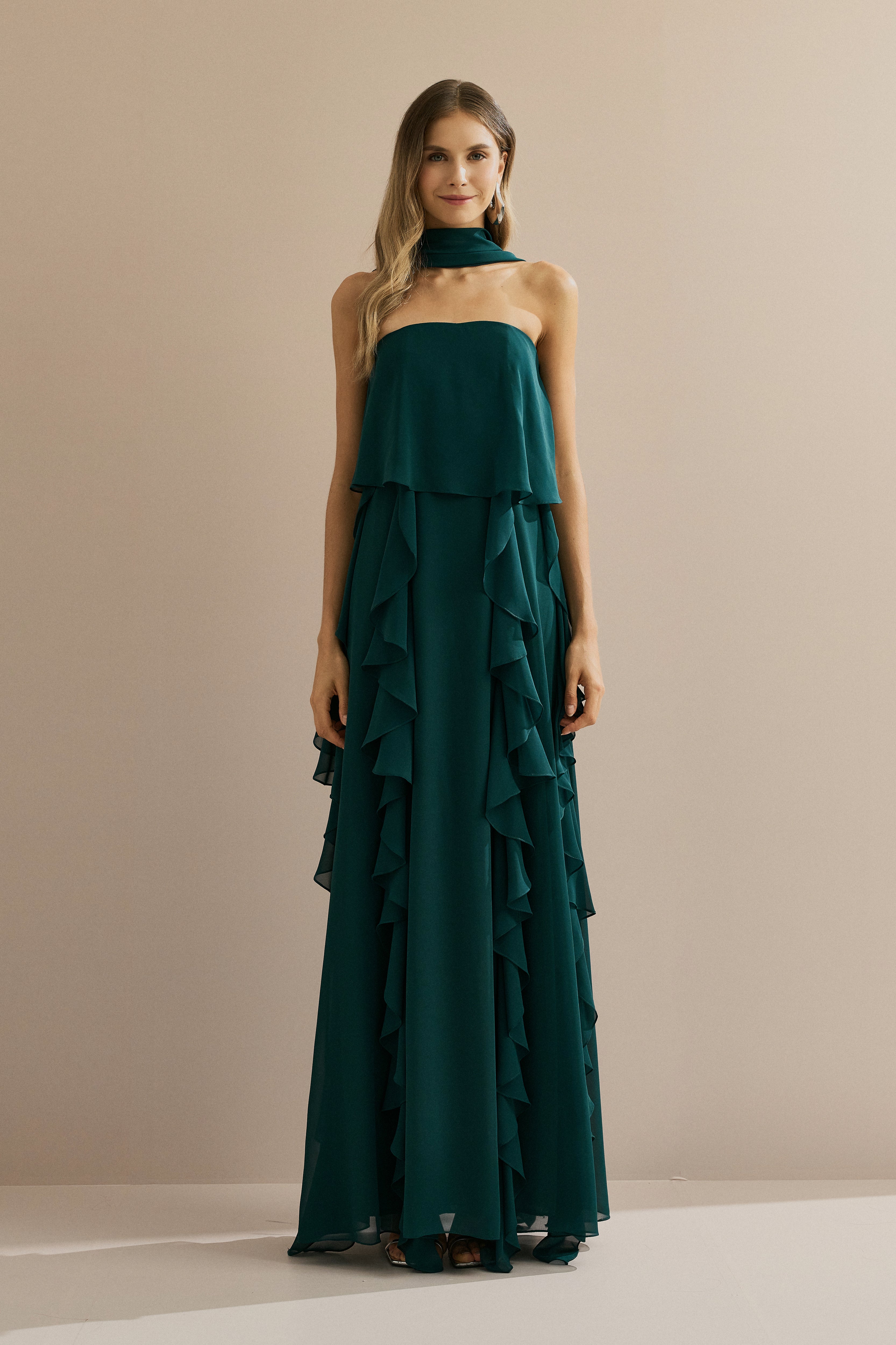 Vestido_Longo_em_Chiffon_com_Decote_Reto__Babados_na_Saia_e_Echarpe_Catalunha_Verde_Petroleo1.jpg