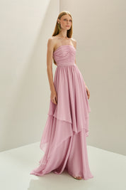 Vestido Longo em Chiffon com Decote Reto com Alças Removíveis, Busto Drapeado e Saia com Babados Assimétricos- Noruega Rosa